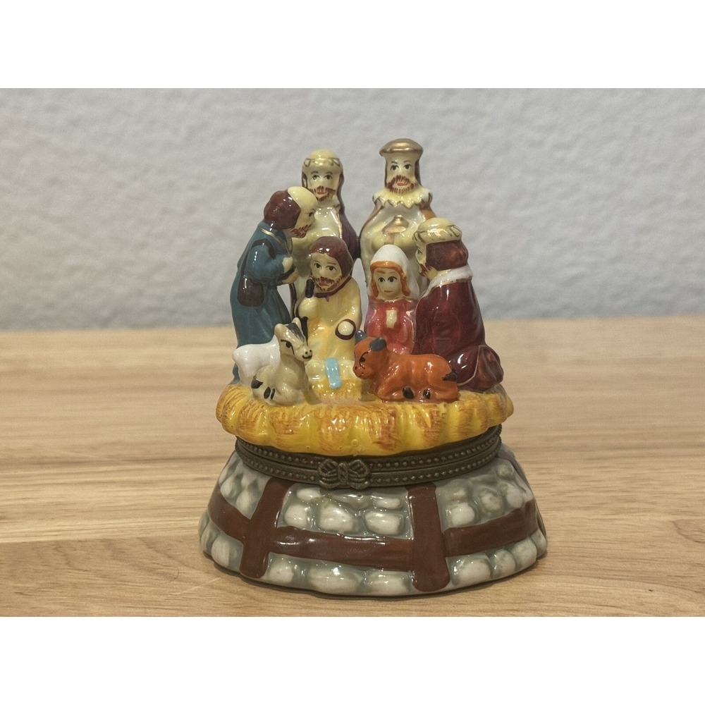 Porcelain Nativity Scene Hinged Trinket Box 7 people +3 Animals Gold Star Inside